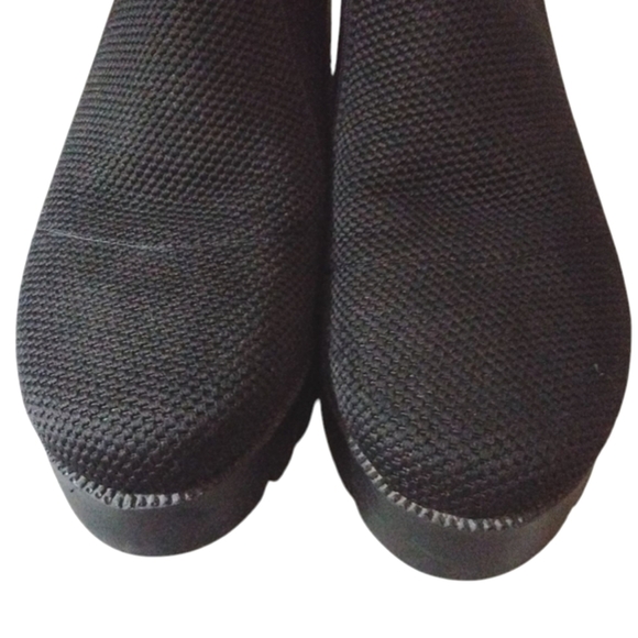 CHARLESTON SHOE CO. Textured Black Booties - Picture 4 of 9